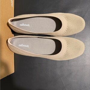 Allbirds Women's Light Khaki Tree Breezer flats